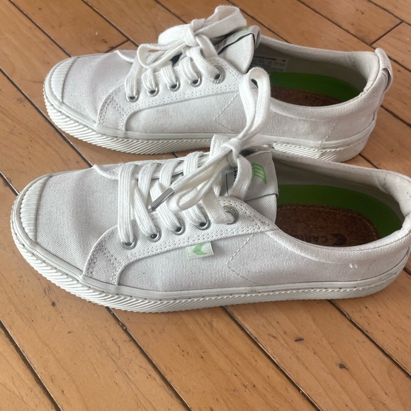 Cariuma Off-White Canvas Sneakers - Picture 5 of 8